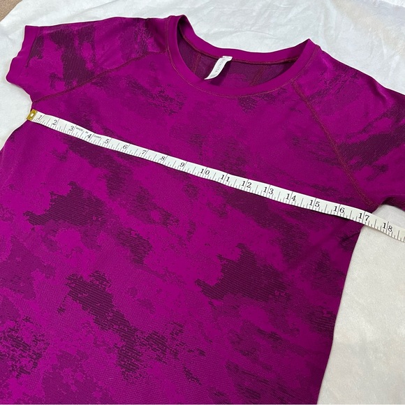 Athleta | Momentum Camo Short-Sleeve Tee | Size L - Picture 8 of 11